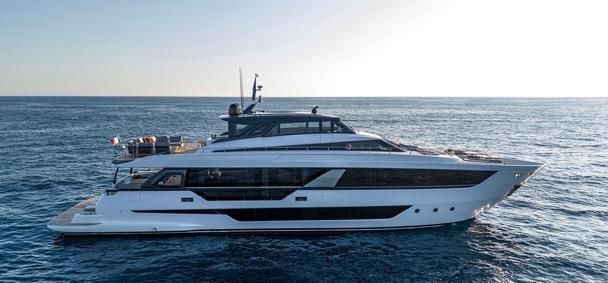 Ferretti Yachts 1000 SkyDeck