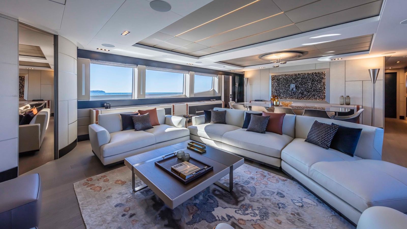 Pershing 140, main deck saloon