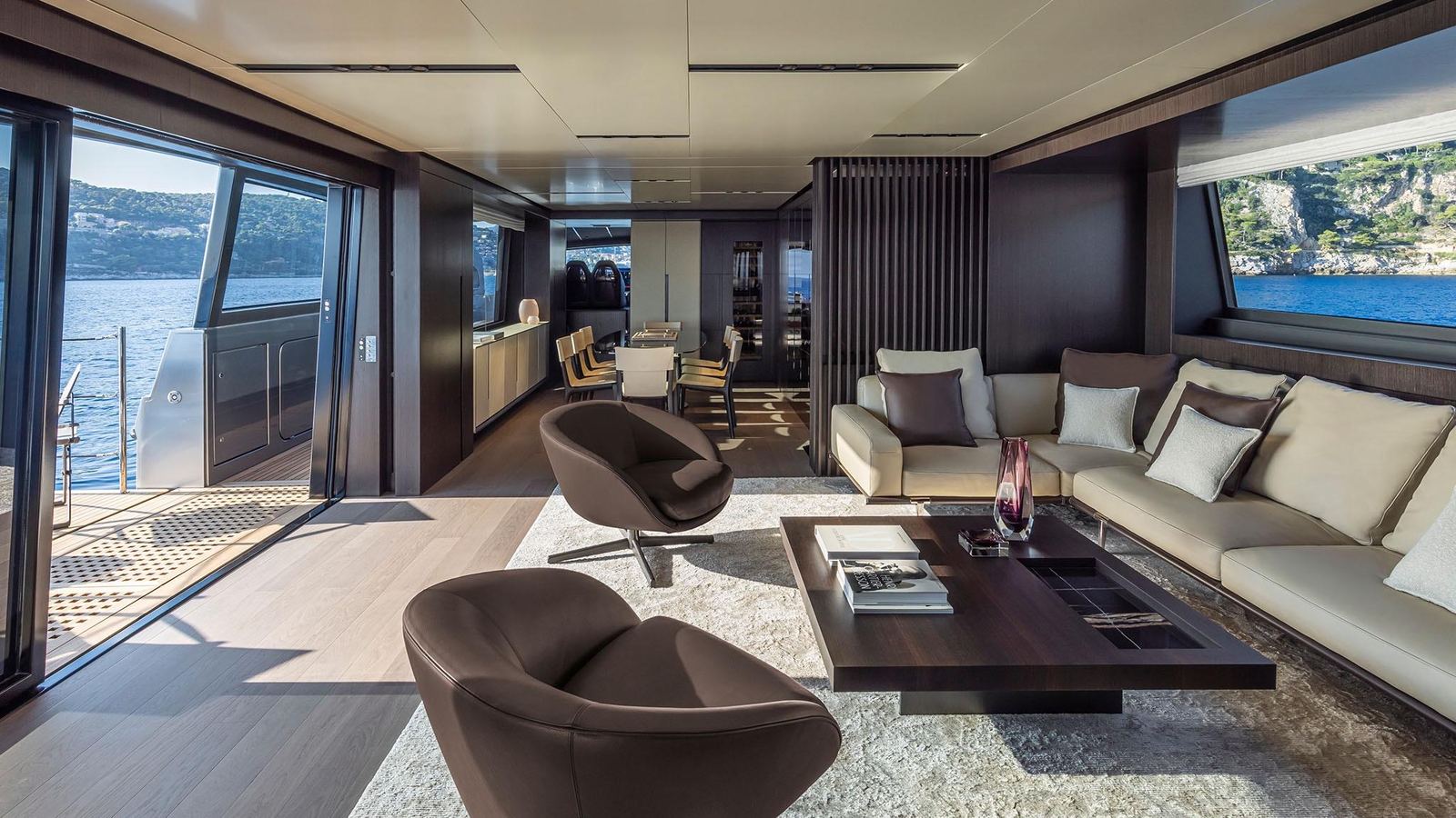 Pershing GTX116, main deck saloon