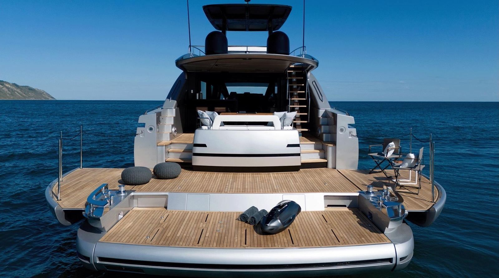 Pershing GTX80, bathing platforms