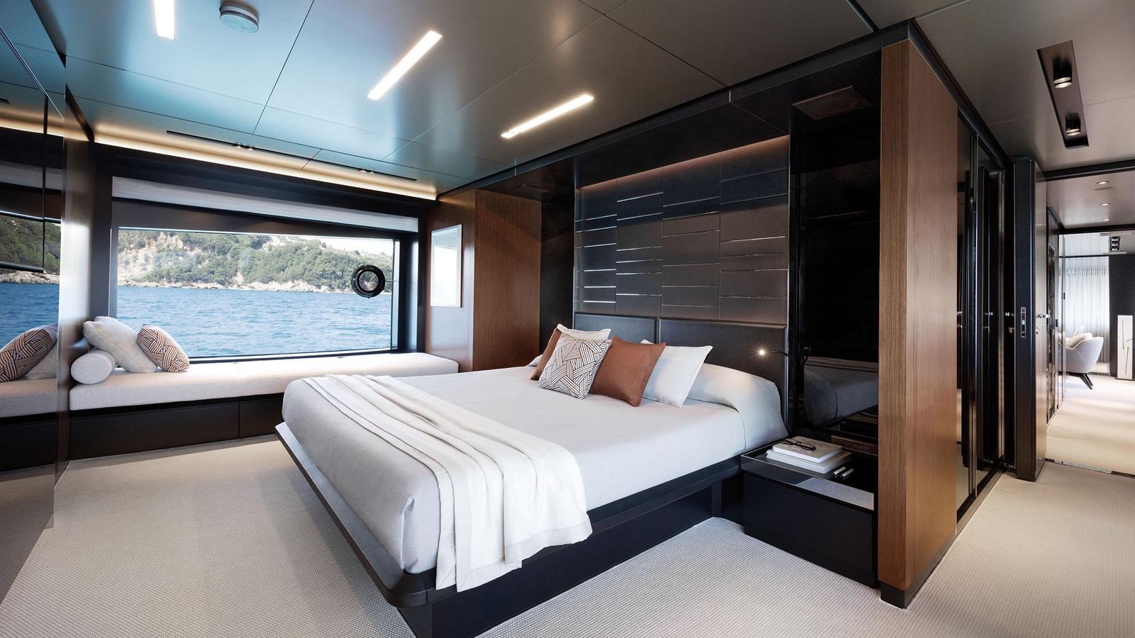 Riva Corsaro Super 102, master cabin
