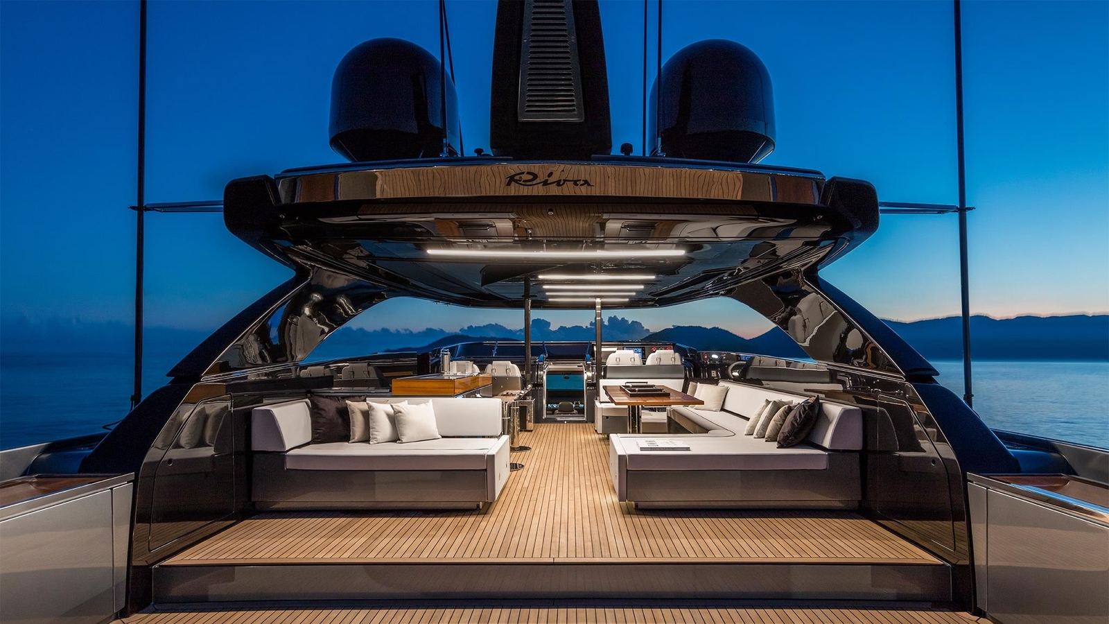 Riva Dolcevita Super 112, flybridge