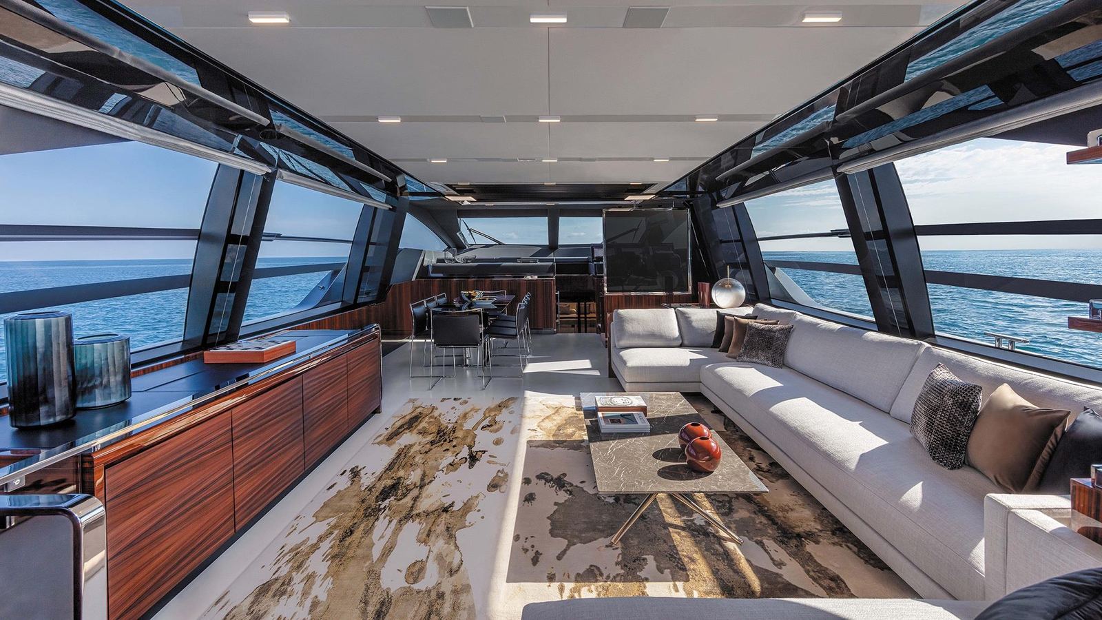 Riva Folgore 88, main deck saloon